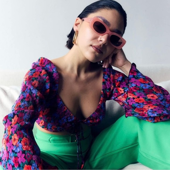 SOLD 💕Wild Fable Floral Bell Sleeve Tie Front Crop Top - Picture 7 of 12